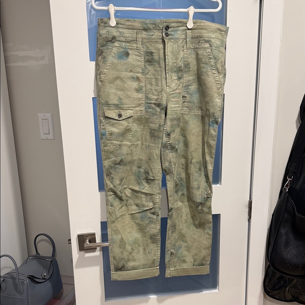 Women’s Camouflage Crop Cargo Pants